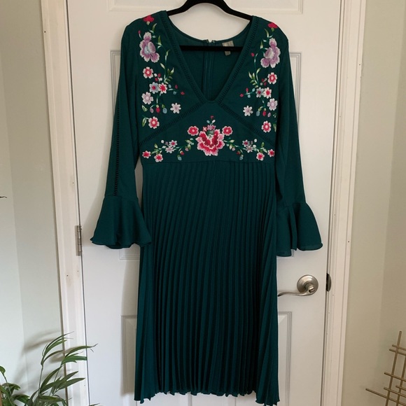 ASOS Embroidered Pleated Midi Dress with Lace Inserts, Sz 8 - Picture 2 of 3